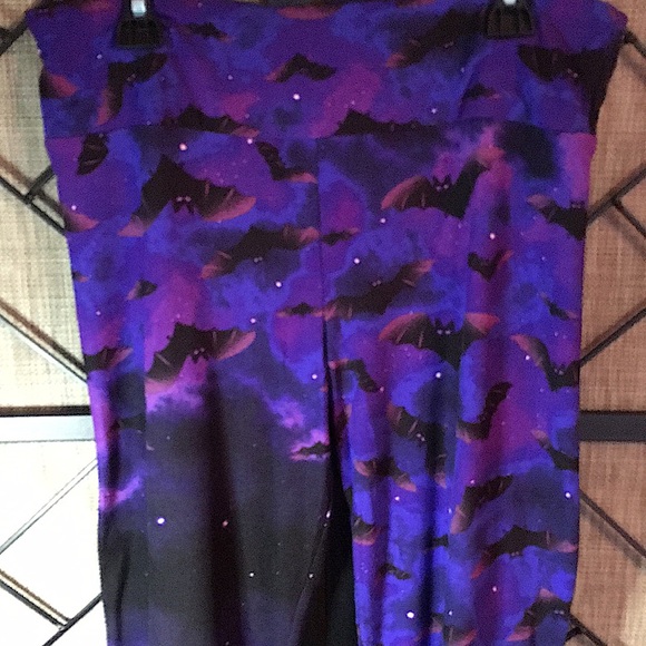 NEW NOBOUNDRIES HIGH- RISE LEGGINGS ANKLE LENGTH WITH BATS SIZE LARGE - Picture 2 of 5